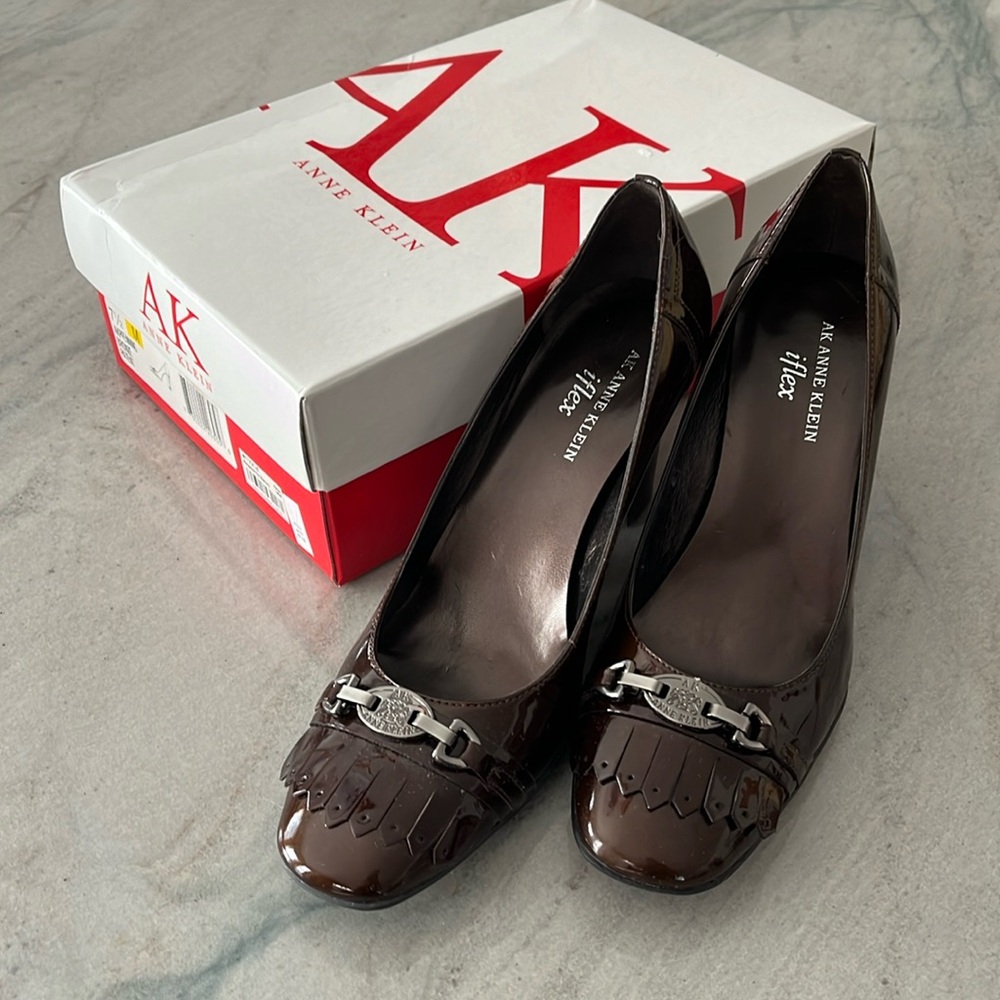 Brown Patent Leather High Heeled Pumps by Anne Klein size 7.5 Med